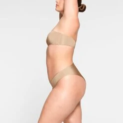 WIRELESS FORM STRAPLESS BRA | SAND 9 WIRELESS FORM STRAPLESS BRA | SAND -SWIM Sales Store SKIMS BRA BA BAN 2630 MD SND 0422 SD