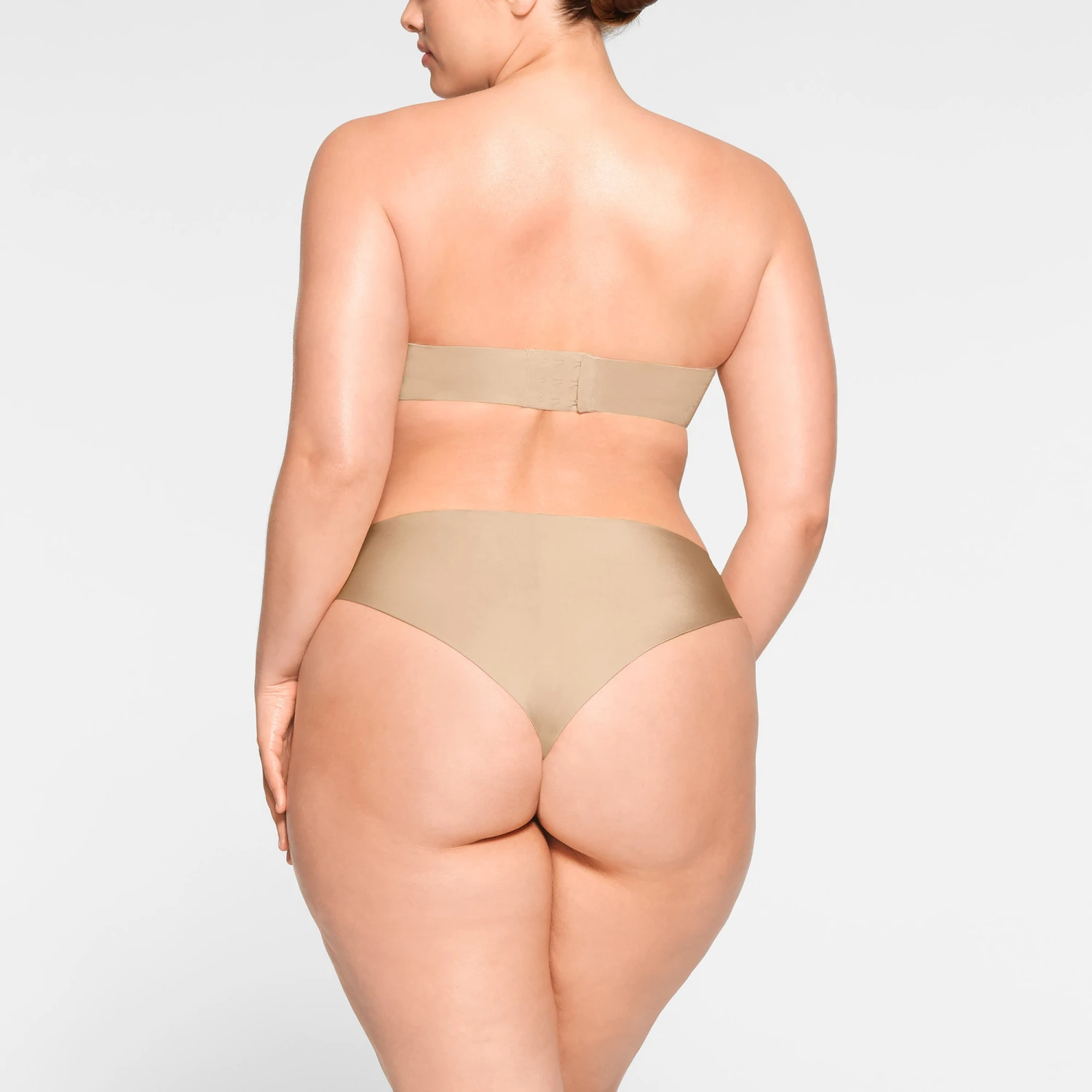WIRELESS FORM STRAPLESS BRA | SAND 4 WIRELESS FORM STRAPLESS BRA | SAND - Image 4