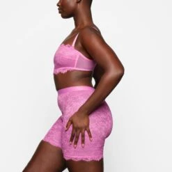 SKIMS LACE BANDEAU | BUBBLE GUM 14 SKIMS LACE BANDEAU | BUBBLE GUM -SWIM Sales Store SKIMS BRA BR BND 2135 ZA BBG 0007