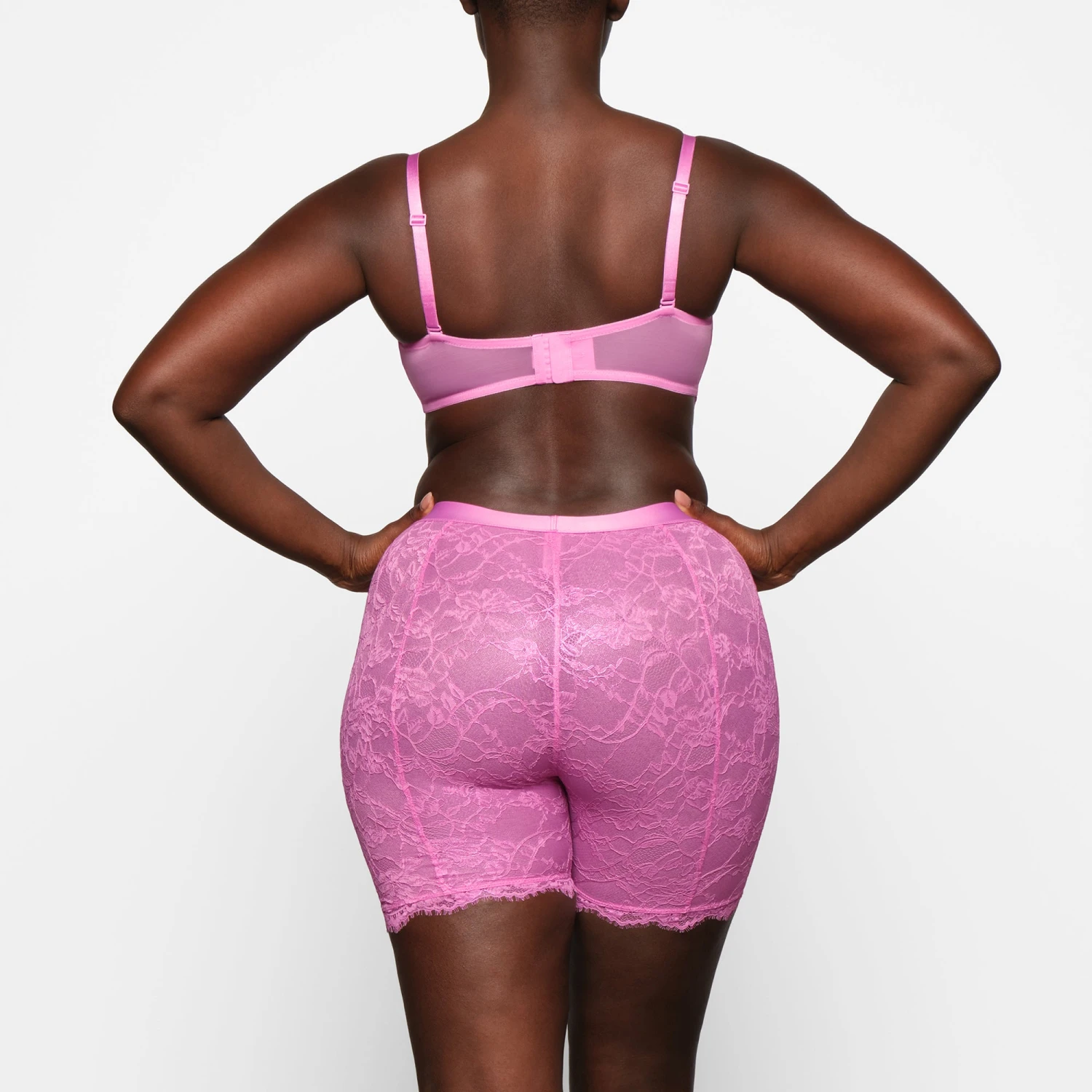 SKIMS LACE BANDEAU | BUBBLE GUM 7 SKIMS LACE BANDEAU | BUBBLE GUM - Image 7