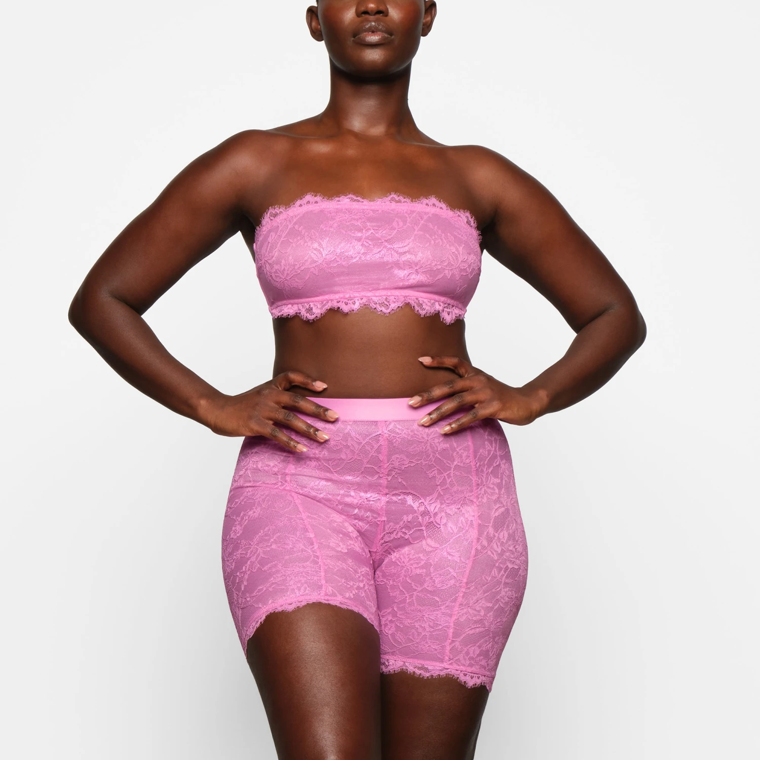 SKIMS LACE BANDEAU | BUBBLE GUM 2 SKIMS LACE BANDEAU | BUBBLE GUM - Image 2