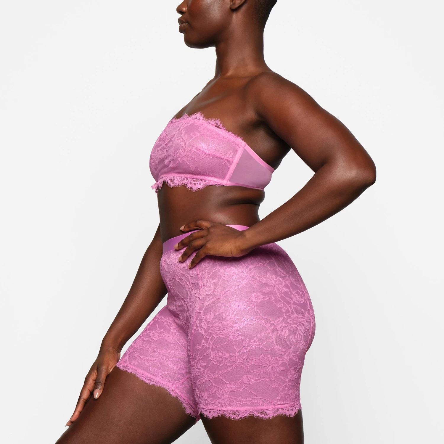 SKIMS LACE BANDEAU | BUBBLE GUM 3 SKIMS LACE BANDEAU | BUBBLE GUM - Image 3