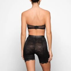 SKIMS LACE BANDEAU | ONYX 12 SKIMS LACE BANDEAU | ONYX -SWIM Sales Store SKIMS BRA BR BND 2135 ZD ONX 0031