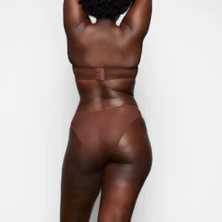 ULTRA FINE MESH STRAPLESS BRA | MAHOGANY 12 ULTRA FINE MESH STRAPLESS BRA | MAHOGANY -SWIM Sales Store SKIMS BRA BR UWR 2209 RA MHG 031 BK