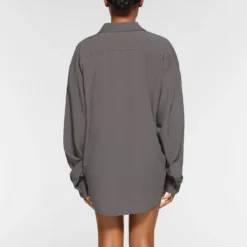 COVER UP SHIRT | GUNMETAL -SWIM Sales Store SKIMS LOUNGEWEAR TP SUR 3493 OB GUN 0013 BK