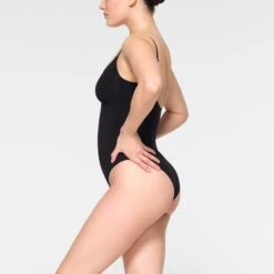 SEAMLESS SCULPT BRIEF BODYSUIT | ONYX -SWIM Sales Store SKIMS SHAPEWEAR BD BRF 3370 IE ONX 0009 SD