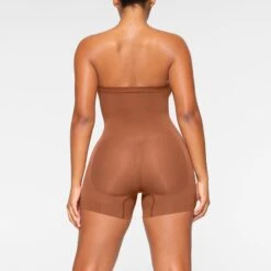 SEAMLESS SCULPT STRAPLESS SHORTIE BODYSUIT | BRONZE 9 SEAMLESS SCULPT STRAPLESS SHORTIE BODYSUIT | BRONZE -SWIM Sales Store SKIMS SHAPEWEAR BD MDT 2914 IA BRZ 0021 BK