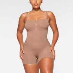 SEAMLESS SCULPT STRAPLESS SHORTIE BODYSUIT | SIENNA -SWIM Sales Store SKIMS SHAPEWEAR BD MDT 2914 IA SIE 0002 FR