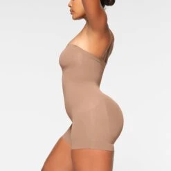 SEAMLESS SCULPT STRAPLESS SHORTIE BODYSUIT | SIENNA -SWIM Sales Store SKIMS SHAPEWEAR BD MDT 2914 IA SIE 0028 SD