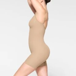 SEAMLESS SCULPT MID THIGH BODYSUIT | CLAY -SWIM Sales Store SKIMS SHAPEWEAR BD MDT 3372 IE CLY 0011 SD