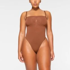 SEAMLESS SCULPT STRAPLESS THONG BODYSUIT | BRONZE 10 SEAMLESS SCULPT STRAPLESS THONG BODYSUIT | BRONZE -SWIM Sales Store SKIMS SHAPEWEAR BD THG 2913 IA BRZ 0002 FR