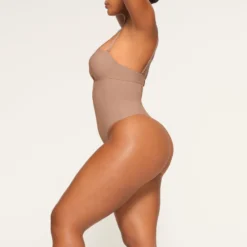DEEP PLUNGE SHAPEWEAR BODYSUIT | SIENNA -SWIM Sales Store SKIMS SHAPEWEAR BD THG 2959 LA SIE 0008