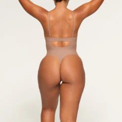 DEEP PLUNGE SHAPEWEAR BODYSUIT | SIENNA -SWIM Sales Store SKIMS SHAPEWEAR BD THG 2959 LA SIE 0014