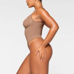 SEAMLESS SCULPT THONG BODYSUIT | SIENNA -SWIM Sales Store SKIMS SHAPEWEAR BD THG 3369 IA SIE 0009 SD