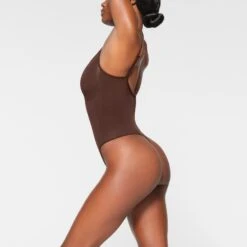 SEAMLESS SCULPT THONG BODYSUIT | COCOA 7 SEAMLESS SCULPT THONG BODYSUIT | COCOA -SWIM Sales Store SKIMS SHAPEWEAR BD THG 3369 IB COA 0017 SD
