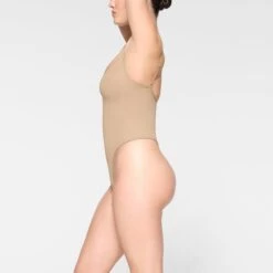 SEAMLESS SCULPT THONG BODYSUIT | CLAY 7 SEAMLESS SCULPT THONG BODYSUIT | CLAY -SWIM Sales Store SKIMS SHAPEWEAR BD THG 3369 IE CLY 0012 SD
