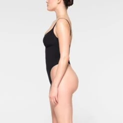 SEAMLESS SCULPT THONG BODYSUIT | ONYX 7 SEAMLESS SCULPT THONG BODYSUIT | ONYX -SWIM Sales Store SKIMS SHAPEWEAR BD THG 3369 IE ONX 0007 SD