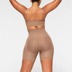 SEAMLESS SCULPT BANDEAU | SIENNA -SWIM Sales Store SKIMS SHAPEWEAR BR BAN 2895 IA SIE 0033 BK