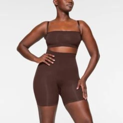 SEAMLESS SCULPT BANDEAU | ESPRESSO -SWIM Sales Store SKIMS SHAPEWEAR BR BAN 2895 IC ESP 0004 FR