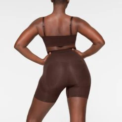 SEAMLESS SCULPT BANDEAU | ESPRESSO -SWIM Sales Store SKIMS SHAPEWEAR BR BAN 2895 IC ESP 0013 BK
