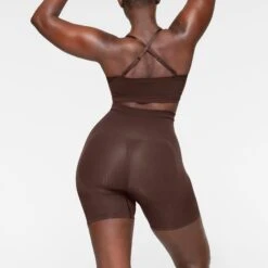 SEAMLESS SCULPT BANDEAU | ESPRESSO -SWIM Sales Store SKIMS SHAPEWEAR BR BAN 2895 IC ESP 0017 BK