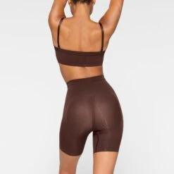 SEAMLESS SCULPT BANDEAU | COCOA -SWIM Sales Store SKIMS SHAPEWEAR BR BAN 2895 JA COA 0014 BK
