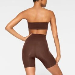 SEAMLESS SCULPT BANDEAU | COCOA -SWIM Sales Store SKIMS SHAPEWEAR BR BAN 2895 JA COA 0054 BK