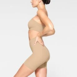 SEAMLESS SCULPT BANDEAU | CLAY -SWIM Sales Store SKIMS SHAPEWEAR BR BAN 2895 JC CLY 0049 SD