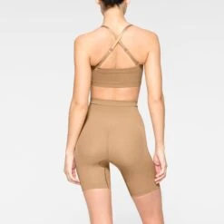 SEAMLESS SCULPT BANDEAU | OCHRE -SWIM Sales Store SKIMS SHAPEWEAR BR BAN 2895 JC OCH 0017 BK