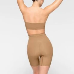 SEAMLESS SCULPT BANDEAU | OCHRE -SWIM Sales Store SKIMS SHAPEWEAR BR BAN 2895 JC OCH 0049 BK