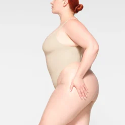 EVERYDAY SCULPT BODYSUIT | SAND -SWIM Sales Store SKIMS SHAPEWEAR SH BDY 2153 JB SND 0007 SD 0291205d f68a 4ae2 857e 7692e491969c