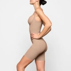 BUTT ENHANCING OPEN BUST BODYSUIT | CLAY -SWIM Sales Store SKIMS SHAPEWEAR SH BDY 2168 ZD CLY 0012