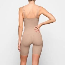 BUTT ENHANCING OPEN BUST BODYSUIT | CLAY -SWIM Sales Store SKIMS SHAPEWEAR SH BDY 2168 ZD CLY 0017