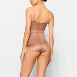 BARELY THERE BODYSUIT BRIEF W/ SNAPS | SIENNA -SWIM Sales Store SKIMS SHAPEWEAR SH BSB 1641 NB SIE BK