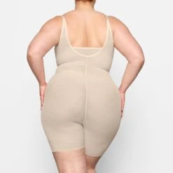 SHEER SCULPT OPEN BUST BODYSUIT | SAND -SWIM Sales Store SKIMS SHAPEWEAR SH BSS 0014 DC SND 0015 BK