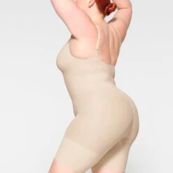 EVERYDAY SCULPT MID THIGH BODYSUIT | SAND 7 EVERYDAY SCULPT MID THIGH BODYSUIT | SAND -SWIM Sales Store SKIMS SHAPEWEAR SH ONE 2154 JB SND 0010 SD