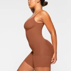 EVERYDAY SCULPT MID THIGH BODYSUIT | BRONZE 7 EVERYDAY SCULPT MID THIGH BODYSUIT | BRONZE -SWIM Sales Store SKIMS SHAPEWEAR SH ONE 2154 KA BRZ 0010 SD