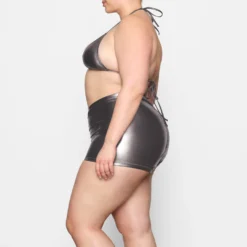 METALLIC SWIM V-WAIST SHORT | CARBON -SWIM Sales Store SKIMS SWIM BO SHO 2805 DC CBN 0011 scaled