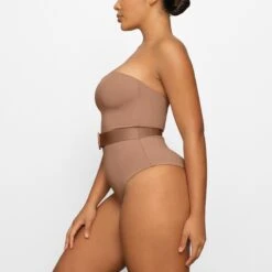 SHAPING SWIM STRAPLESS ONE PIECE | SIENNA -SWIM Sales Store SKIMS SWIM OP BRF 2772 FA SIE 0030 SD x1 1cfa54f9 1c56 4548 971e 8ac2541d9171