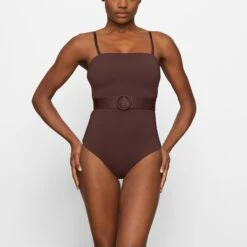 SHAPING SWIM STRAPLESS ONE PIECE | COCOA -SWIM Sales Store SKIMS SWIM OP BRF 2772 FB COA 0002 FR x2 284060a5 317d 47df 8d55 2ef30900daf5