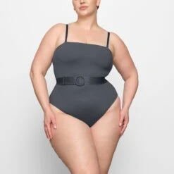 SHAPING SWIM STRAPLESS ONE PIECE | GUNMETAL -SWIM Sales Store SKIMS SWIM OP BRF 2772 FC GUN 0002 FR x1 f9940bb1 d862 4a91 8614 088cd61510c7