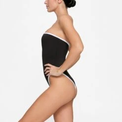 ZIP-UP SWIM STRAPLESS ONE PIECE | ONYX -SWIM Sales Store SKIMS SWIM OP BRF 3025 HD ONX 0009 SD