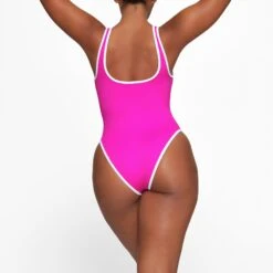 ZIP-UP SWIM SCOOP NECK ONE PIECE | HIBISCUS -SWIM Sales Store SKIMS SWIM OP BRF 3026 HA HIB 0020 BK
