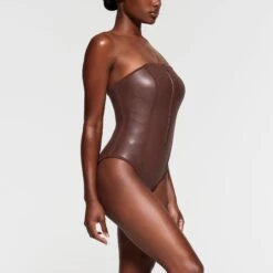 RUBBERIZED SCUBA SWIM STRAPLESS ONE PIECE | COCOA -SWIM Sales Store SKIMS SWIM OP BRF 3163 NB COA 029
