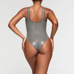 RUBBERIZED SCUBA SWIM SCOOP NECK ONE PIECE | GREY CHALK -SWIM Sales Store SKIMS SWIM OP BRF 3164 NA GCK 020