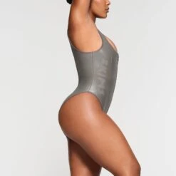 RUBBERIZED SCUBA SWIM SCOOP NECK ONE PIECE | GREY CHALK -SWIM Sales Store SKIMS SWIM OP BRF 3164 NA GCK 028