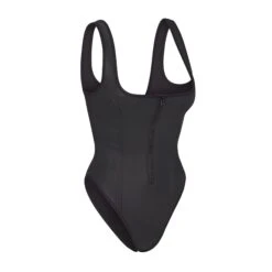 RUBBERIZED SCUBA SWIM SCOOP NECK ONE PIECE | ONYX -SWIM Sales Store SKIMS SWIM OP BRF 3164 ONX SIDE