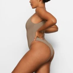 SKIMS SPORT SWIM SCOOP NECK ONE PIECE | DESERT -SWIM Sales Store SKIMS SWIM SW BDY 0069 AA DES 0008 SD