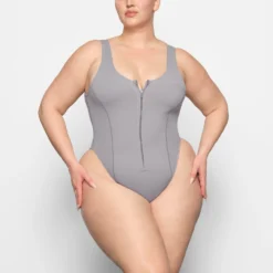 SKIMS SPORT SWIM SCOOP NECK ONE PIECE | CHROME -SWIM Sales Store SKIMS SWIM SW BDY 0069 AC CHM 0002 FR