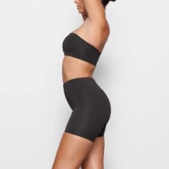 SWIM MID WAIST SHORT | ONYX -SWIM Sales Store SKIMS SWIM SW MWS 0750 MM ONX SD